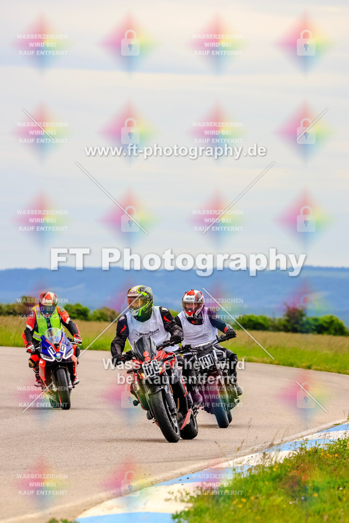 MotoTeam-2931 | Hier findet Ihr Bilder von Touristenfahrten auf der Nürburgring Nordschleife oder von anderen Veranstaltungen die ich besucht habe. Viel Spass beim Durch Schauen 