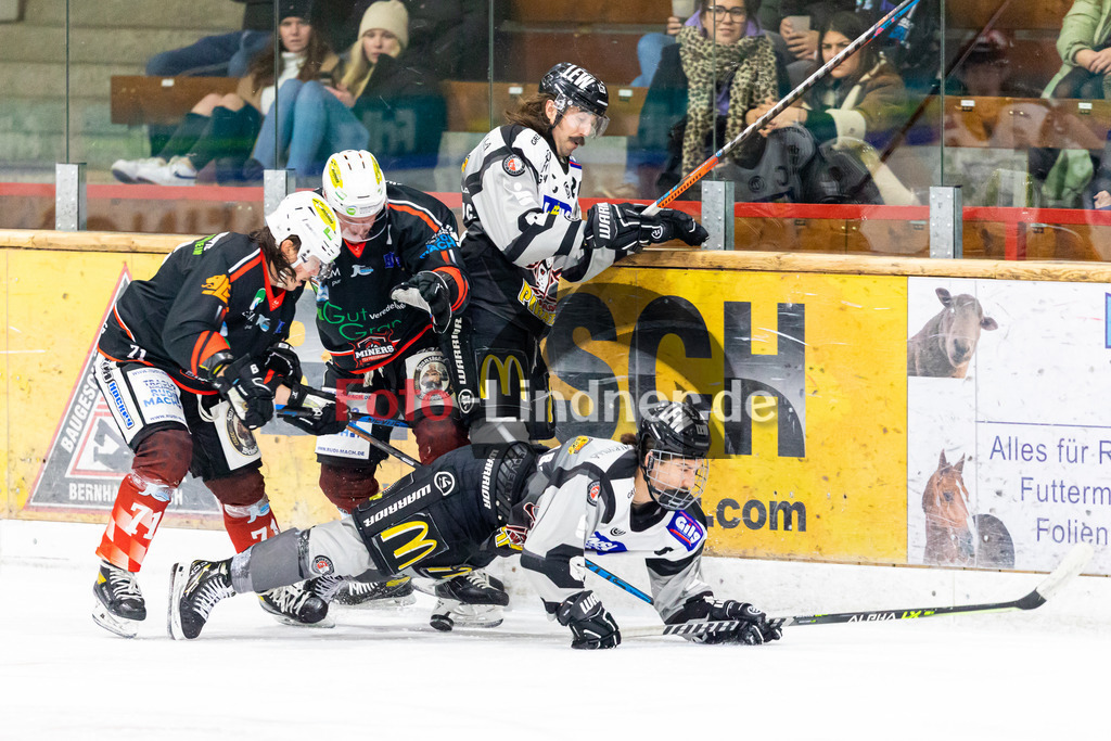 Bayernliga Eishockey, TSV Peißenberg Miners gegen den ESV Buchloe Pirates am 13.11.22 in Peißenberg | Bayernliga Eishockey, TSV Peißenberg Miners gegen den ESV Buchloe Pirates am 13.11.22 in Peißenberg