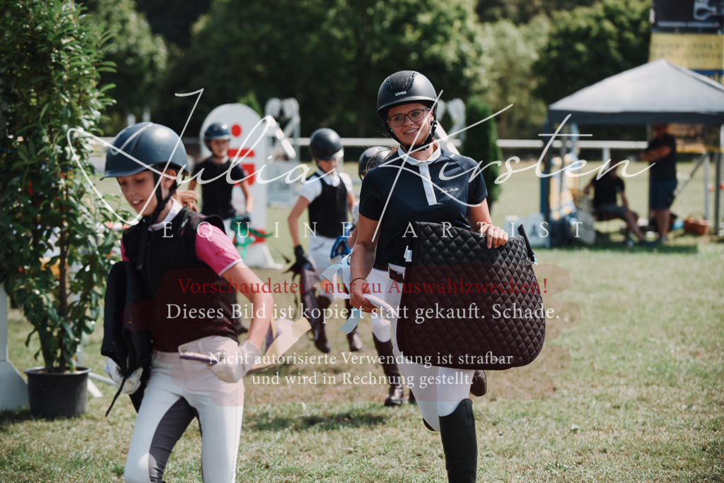 DSC_5918 | Pferde- und Turnierfotografie in Westsachsen. Pferdeportraits, Auftragszeichnungen und intuitive Kunst.