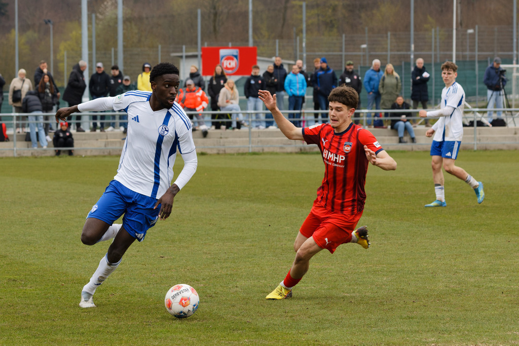 20260412-FCHS04_208 | 1.FC Heidenheim 1846 vs. FC Schalke 04, Fußball, U19, A-Junioren, NWL, U19-DFB-Nachwusliga, 2025/2026, 8. Spieltag, 12.04.2026 in Heidenheim, Walter-Birkhold-Jugendstadion (Foto: Michael Bulling) - Realisiert mit Pictrs.com