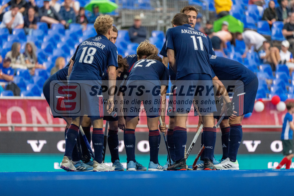 Final4_20250531-1924-HK108179 | Krefeld, Deutschland, 31.05.2025:  Feldhockey Final4 2025 – „Deutsche Feldhockey-Meisterschaften 2025“ im Gerd-Wellen-Hockeyanlage am 31.05.2025 in Krefeld, Deutschland. (Foto von Kramhöller/Fehrmann/Kaste)Krefeld, Germany, 31.05.2025: Feldhockey Final4 2025 – „Deutsche Feldhockey-Meisterschaften 2025“ in Gerd-Wellen-Hockeyanlage at 31.05.2025 in Krefeld, Deutschland. (Foto from Kramhöller/Fehrmann/Kaste)