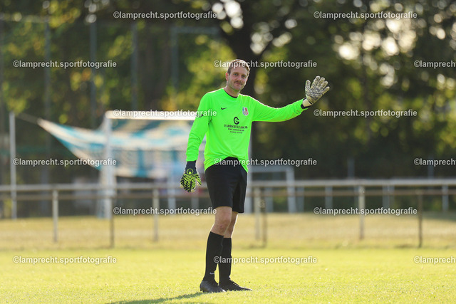 Fußball I Herren I Saison 2025-2026 I Kreisklasse A Süd-Ost I 6. Spieltag I SG Scharbeutz-Pönitz - VfL Bad Schwartau I 13.09.2025.086 | Kevin Hilbert (18, SG Scharbeutz/Pönitz) - Realisiert mit Pictrs.com