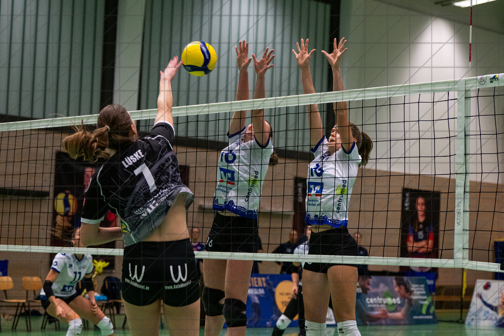 2. VBLF Nord 25/26 | Spiel 4053 | VC Osnabrück vs. TV Cloppenburg | //  13.12.25: 2. VBLF Nord 25/26 | Spiel 4053 | VC Osnabrück vs. TV Cloppenburg / Osnabrück / Deutschland  //   CREDIT:www.bullenfotos.de, Martin König, Hörner Weg 40, D-49078 Osnabrück, +4917663732967 // Nutzung und Weitergabe nur zu den vereinbarten Zwecken. Presseanfragen an Ersteller. Alle Rechte beim Ersteller. Honorierung nach MFM. - Realisiert mit Pictrs.com