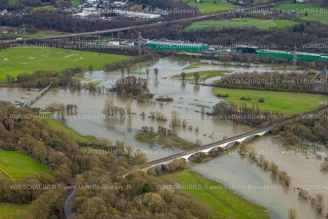 Hattingen231202159Ruhr-topaz | Luftbild, Ruhrhochwasser, Weihnachtshochwasser 2023, Fluss Ruhr tritt nach starken Regenfällen über die Ufer, Überschwemmungsgebiet Ruhrbrücke Kemnade und Kemnader Wehr, Gewerbegebiet Bötzel Handel, Blankenstein, Hattingen, Ruhrgebiet, Nordrhein-Westfalen, Deutschland