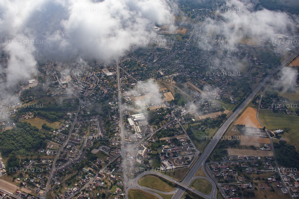 Vue aérienne: Vue de la ville à Villemandeur dans le département Loiret, France.Photo: IMG_082593.jpg prise le 21/06/2015 par Werner Riehm/FLY-FOTO.euRésolution de l'original: 4582 x 3055 px