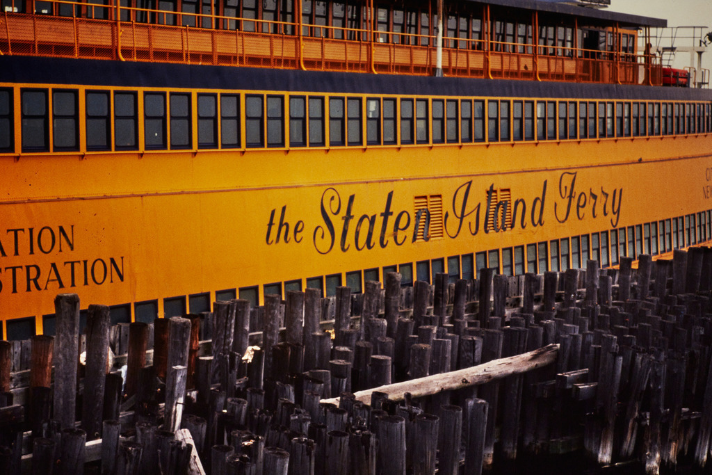 05USA_NYC_ferry_1980_9797 | Beegebilder online. 
BIldarchiv von Beege Fotodesign mit ausgewählten Werken, die sich besonders gut für die Dekoration Ihrer Räume oder Wände eignen. 