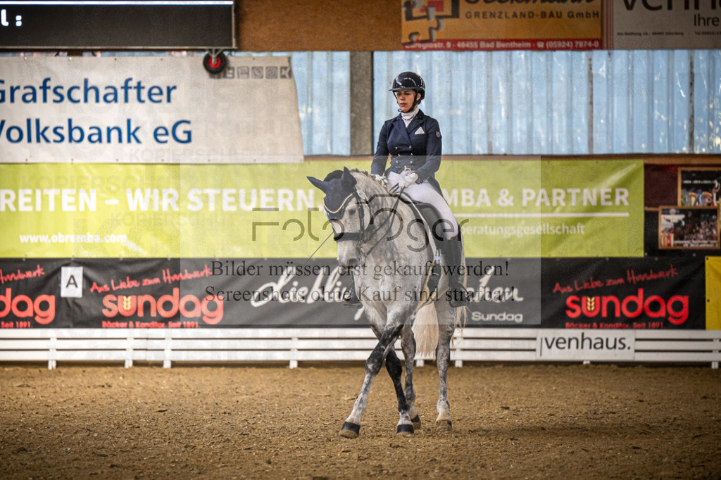 DOS_3212 | Entdecke hochwertige Reitturnierfotos von Foto Oger. Professionell, emotional und authentisch – jetzt Lieblingsmomente im Shop bestellen.Deutschlandweite Turnierfotografie. - Realisiert mit Pictrs.com
