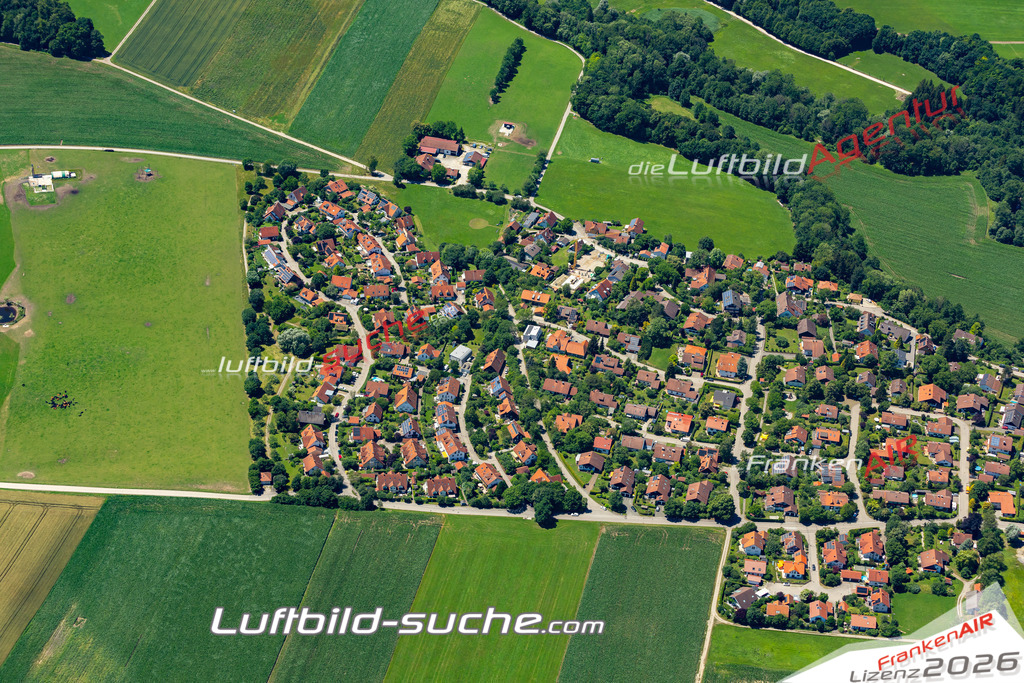 Aktuelles Luftbild von Oberwindach Windach - Die Luftaufnahme wurde 2022 mittels UL-Flugzeug erstellt ( keine Drohne ) - hochauflösende Kamera-Systeme von  Canon -Beste Qualität - Für grossformatige Ausdrucke geeignet. Die Geschenkidee !
