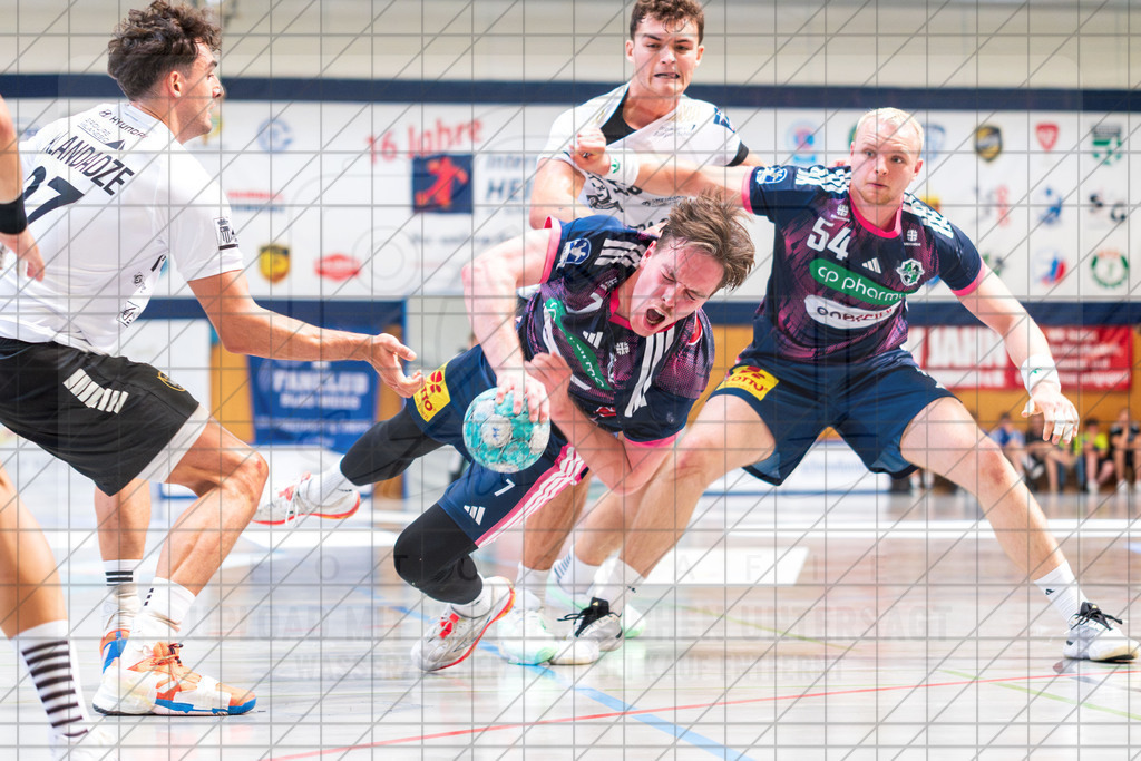 IHC 2026 - TSV Hannover-Burgdorf vs. PAUC Handball | Leif Tissier (TSV Hannover-Burgdorf #7); IHC 2026 - TSV Hannover-Burgdorf vs. PAUC Handball am 08.08.26 in Sporthalle KGS, Schneverdingen - Realisiert mit Pictrs.com