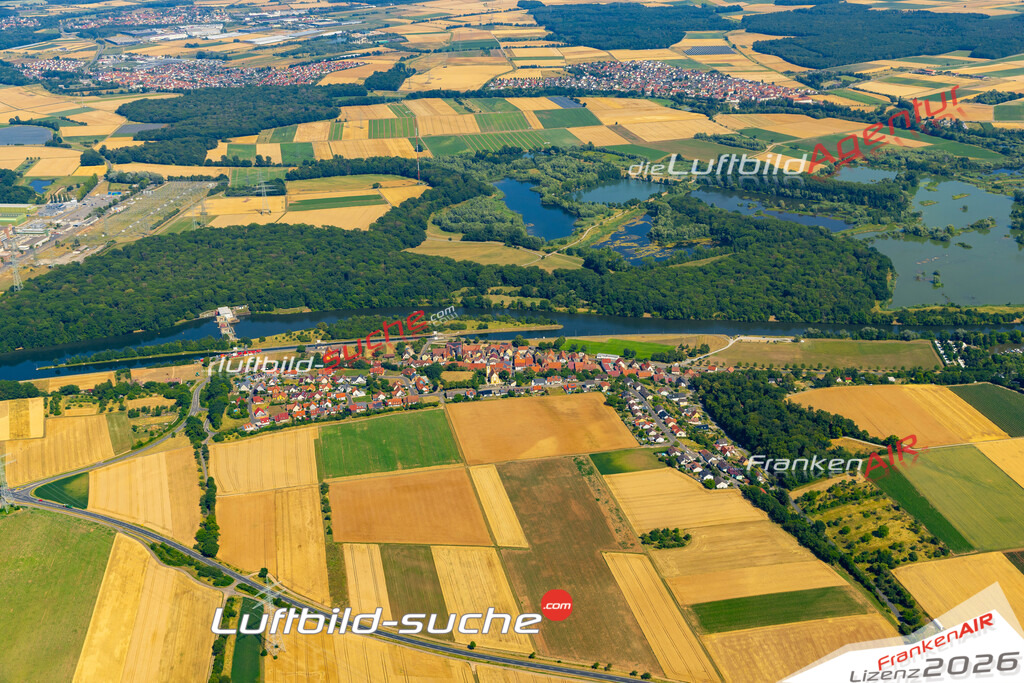 Das Luftbild zeigt : Garstadt Bergrheinfeld - Die Luftaufnahme wurde 2023 vom UL-Flugzeug aus erstellt ( keine Drohne ) - Hochauflösende Luftaufnahme - Für grossformatige Ausdrucke geeignet. Die Geschenkidee !Mit Lizenz und Bildrechte bestellbar
