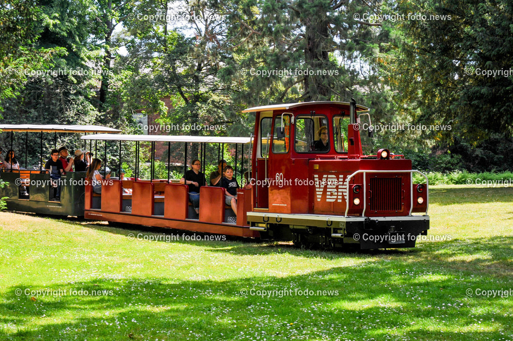 Deutschland_ Baden-Wuerttemberg_ Karlsruhe_ 20.02.2025-17 | 20.02.2025, Deutschland, GER, Baden-Wuerttemberg, Karlsruhe im Bild Themenbild, Stadtansichten, Schlossgartenbahn, Tourismus, Touristen, Schienenverkehr, Sehenswuerdigkeit, Schloss, Schlossgarten, Park, Parkanlage