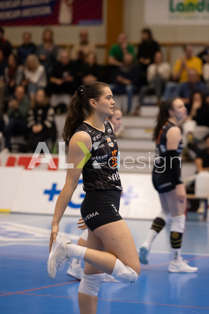 Volleyball I Frauen I Saison 2025-2026 I Volleyball NLA | Women I Round 16 I VC Kanti Schaffhausen - Viteos NUC I 31.01.2026 | 15 Von Micheli Alix (CH) (Viteos NUC) – Mittelblock - Realisiert mit Pictrs.com