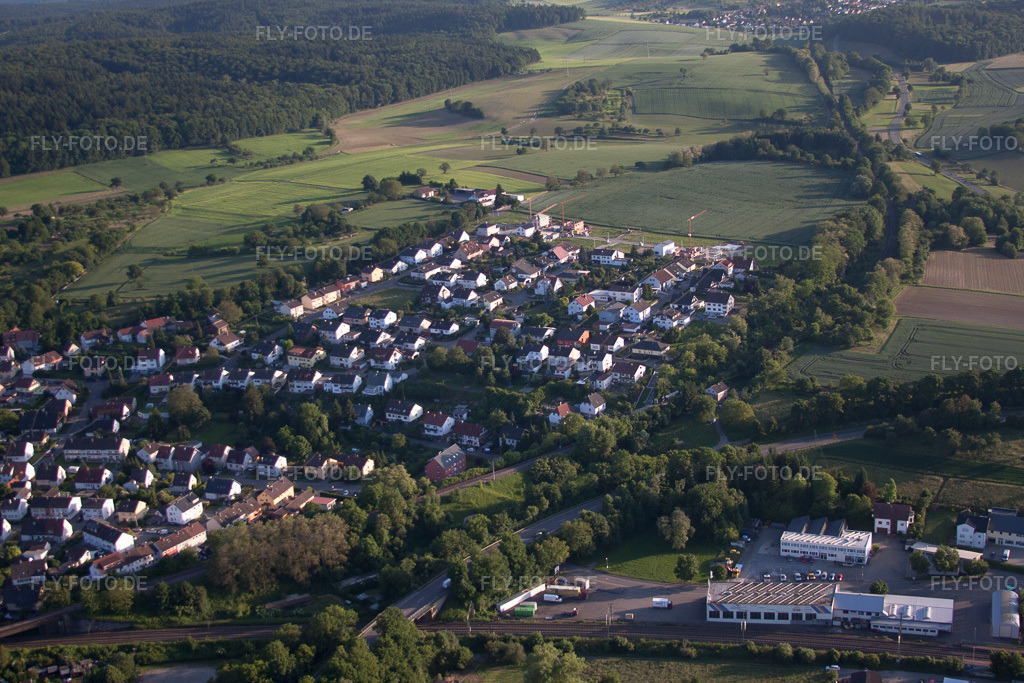 Luftbild: Am Hohenstein im Ortsteil Rinklingen in Bretten im Bundesland Baden-Württemberg in Deutschland. Foto: IMG_57827.jpg vom 14.06.2013 durch Werner Riehm/FLY-FOTO.de
