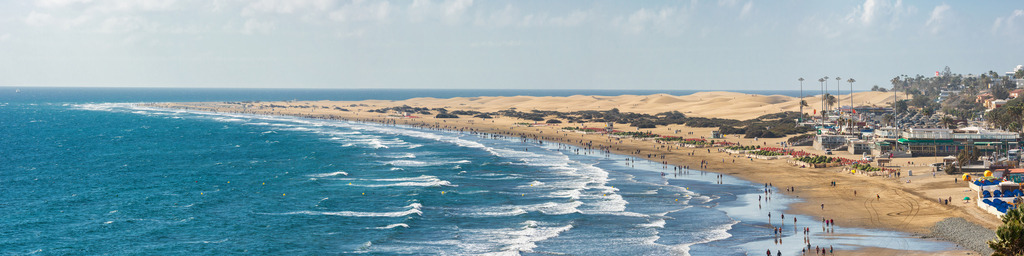 10240419 - Strandwanderung | Panoramablick auf den Strand von Playa del Inglés bis zu den Dünen von Maspalomas.