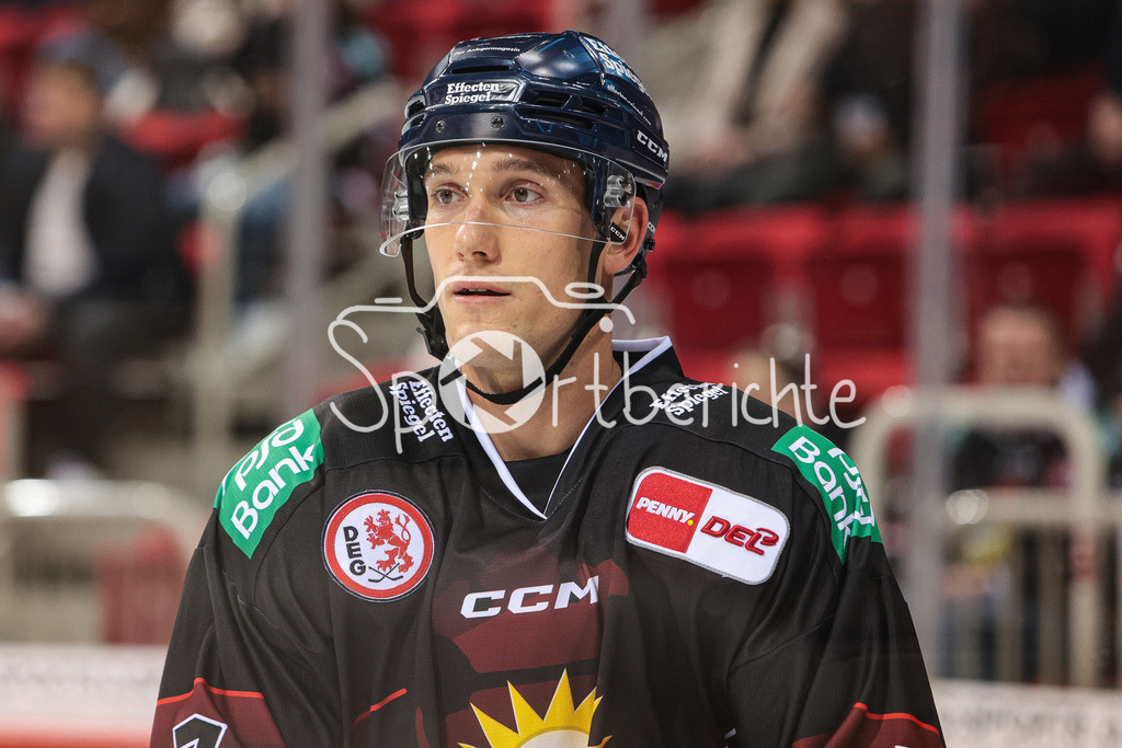 Duesseldorfer EG - Augsburger Panther | Alec MCCREA (DEG #3) in Aktion