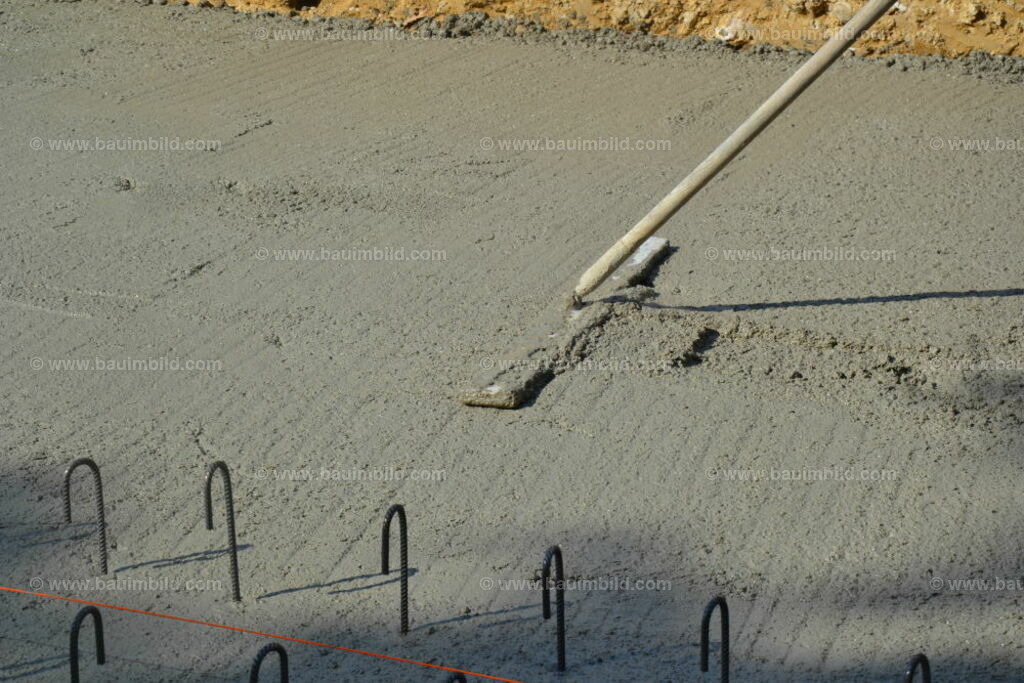 bib-lg04-betonarbeiten-0050 | Nach LV-Leistungsgruppen sortierte Detailfotos über den Bau eines Hauses. Alle Hausbau-Bilder direkt vom Urheber und Autor der Website Haus-Selber-Bauen.com