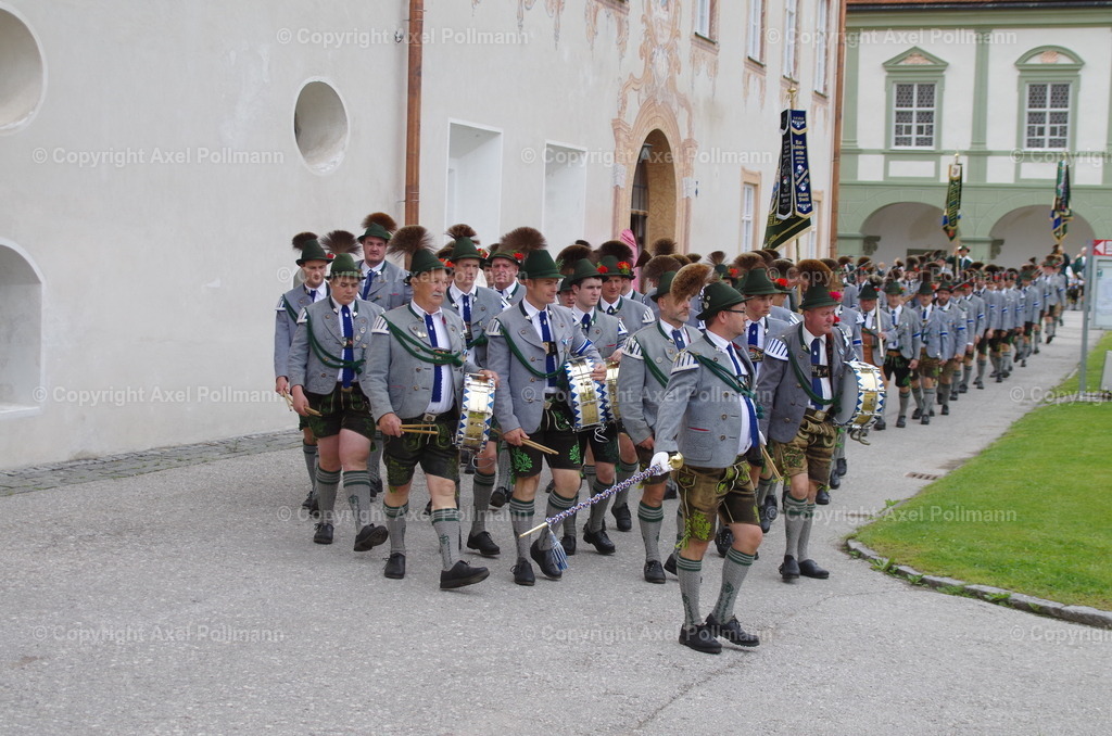 IMGP5509 | fotografiert von Axel PollmannLeonhardi Wallfahrt Benediktbeuern und Murnau, Fronleichnam, Fasching, Landschaft im Loisachtal und Benediktbeuern  - Realisiert mit Pictrs.com