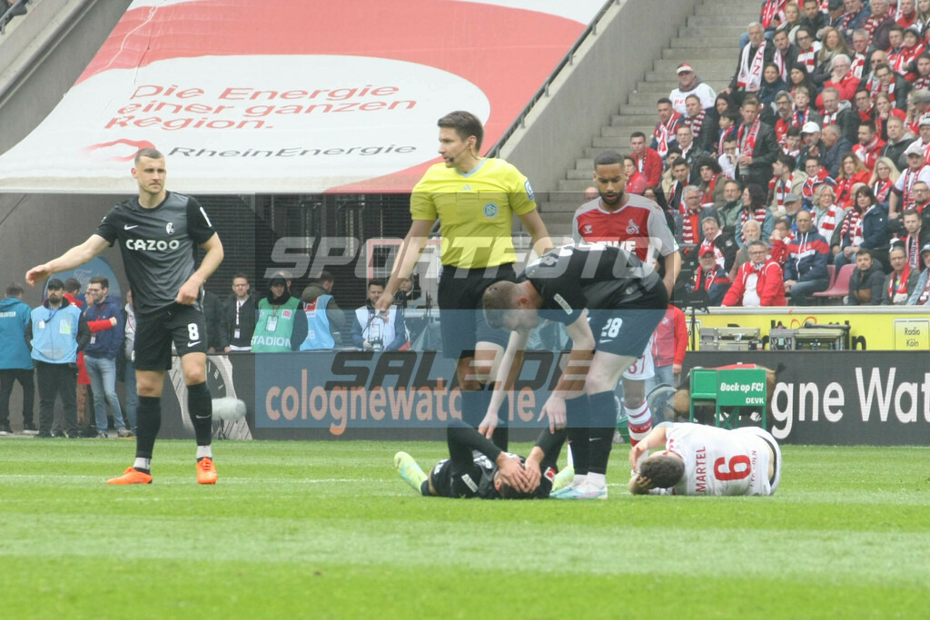 1. FC Köln - SC Freiburg | Eric Martel (FC, rechts) und Vincento Grifo am Boden - © Sportfoto-Sale (MK) - Realisiert mit Pictrs.com