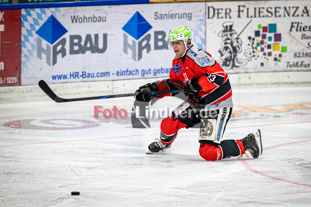 TSV Peißenberg MINERS gegen EA Schongau | Eishockey Bayernliga Herren Vorrunde 2024/25, TSV Peißenberg MINERS gegen EA Schongau, 20241031,Julian REISS (MINERS 33) in Aktion,2024-10-31 in Peißenberg (Eisstadion Peißenberg)Julian REISS (MINERS 33)Copyright: WolfgangxLindner foto-lindner.de