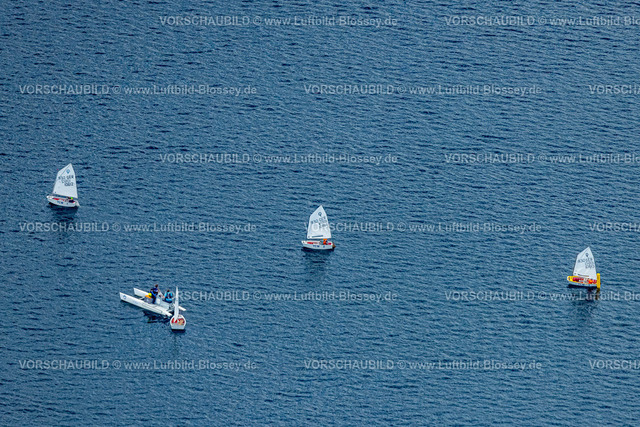 Moehnesee240707430 | Luftbild, Segelboote YCM Yachtclub Möhnesee e. V. und kleiner Katamaran auf dem Möhnesee, Delecke, Möhnesee, Sauerland, Nordrhein-Westfalen, Deutschland