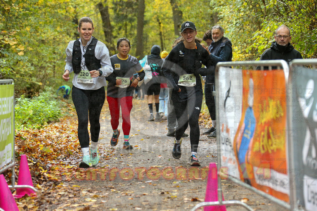 251026_1351_EX1_4000 | Sportfotografie im Rhein-Sieg Kreis, Köln, Bonn, NRW, Rheinland Pfalz, Hessen, etc. Unser Tätigkeitsfeld umfasst den Laufsport vom Volkslauf über den Marathon, Duathlon, Triathon bis zum Ultralauf wie Kölnpfad Ultra oder Schindertrail.
