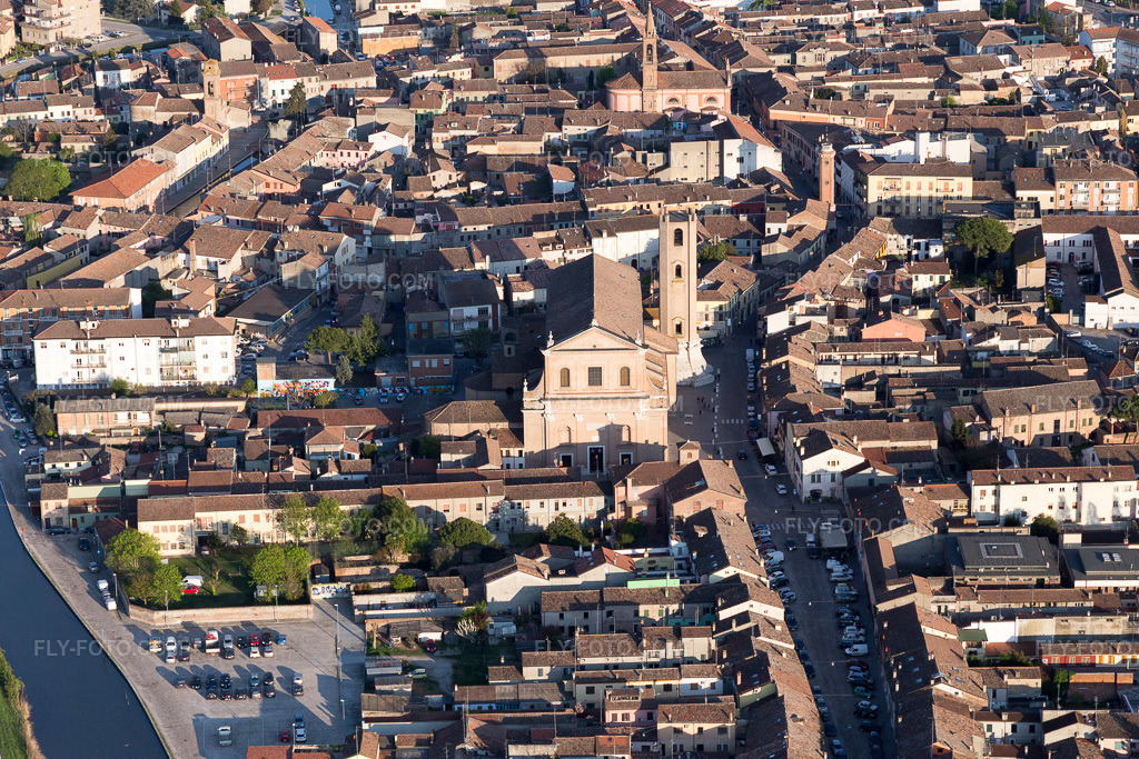 Aerial view: View of the town in Comacchio in the state Ferrara, Italy.Photo: IMG_098672.jpg taken on 04/06/2017 by Werner Riehm/FLY-FOTO.comResolution of the original: 5472 x 3648 px