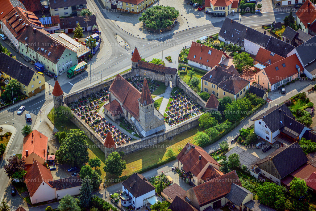 3305013 | Kirchenburg Effeltrich