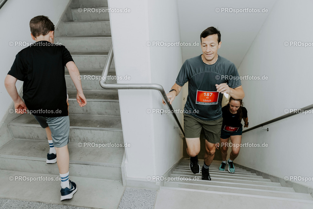240825_Treppenlauf-526 | Professionelle Fotos Ihrer Laufsportveranstaltung.