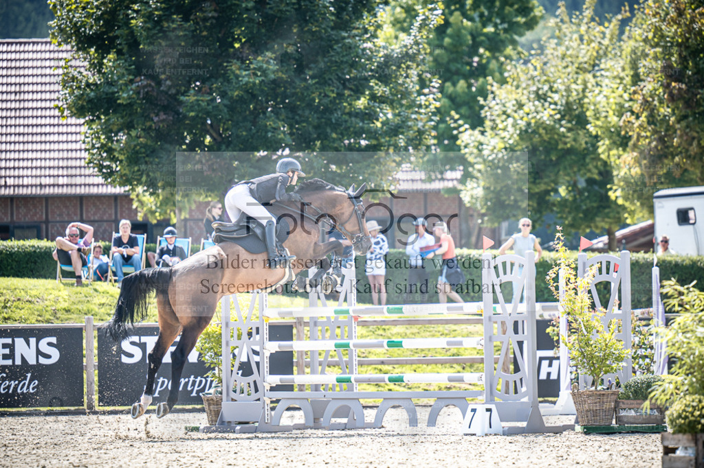 DOS_7716 | Entdecke hochwertige Reitturnierfotos von Foto Oger. Professionell, emotional und authentisch – jetzt Lieblingsmomente im Shop bestellen. - Realisiert mit Pictrs.com