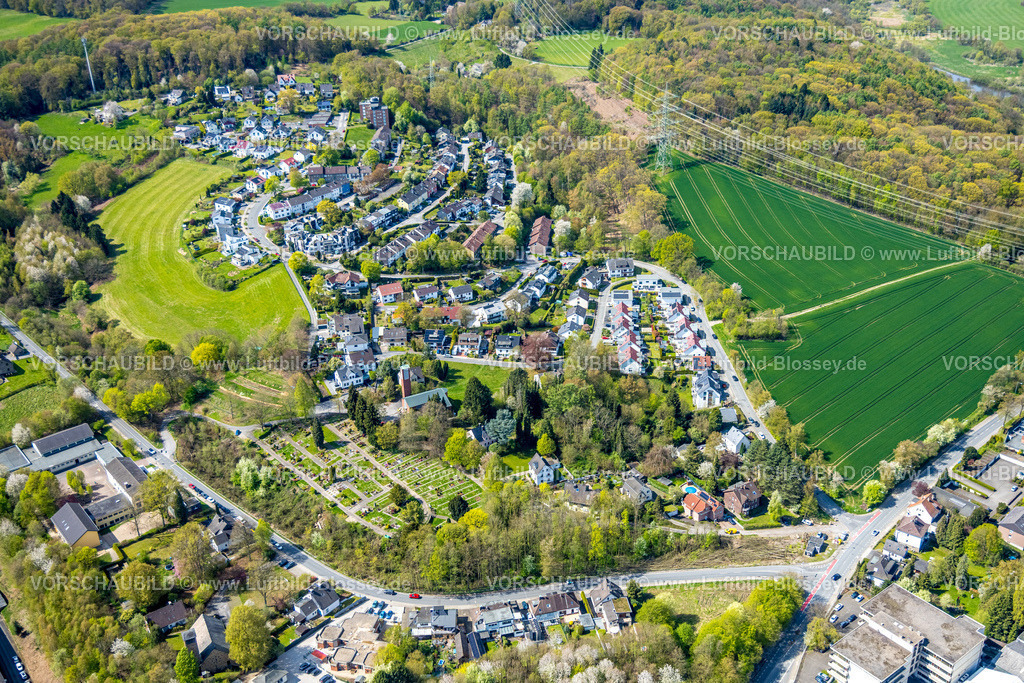 Witten260401665 | Luftbild, Ortsansicht Wohngebiet Im Röhrken umgeben von grünen Wiesen, Friedhof Buchholz Gräberfeld und St. Antonius Kirche, Buchholz, Witten, Ruhrgebiet, Nordrhein-Westfalen, Deutschland