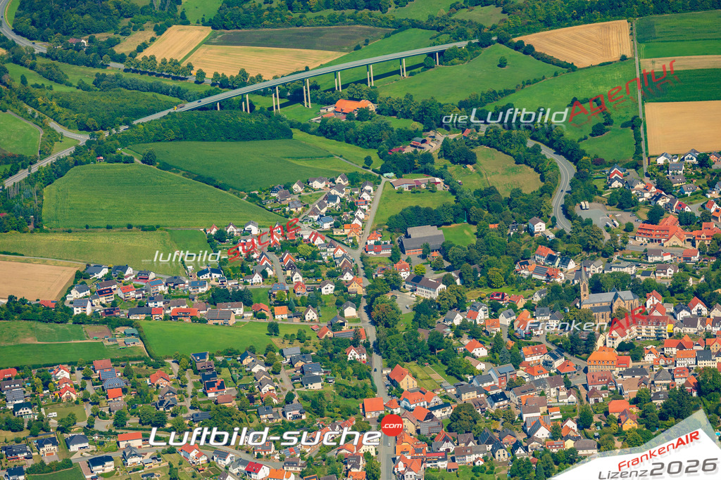 Scherfede Warburg Bild- Das Luftbild wurde 2025 vom UL-Flugzeug heraus erstellt ( keine Drohne bzw. Drohnenaufnahme ) - Hochauflösende Luftaufnahme -Nicht vergleichbar mit Google Maps oder Satelittenbilder- Die Geschenkidee !Mit Lizenz und Bildrechte bestellbar - CC