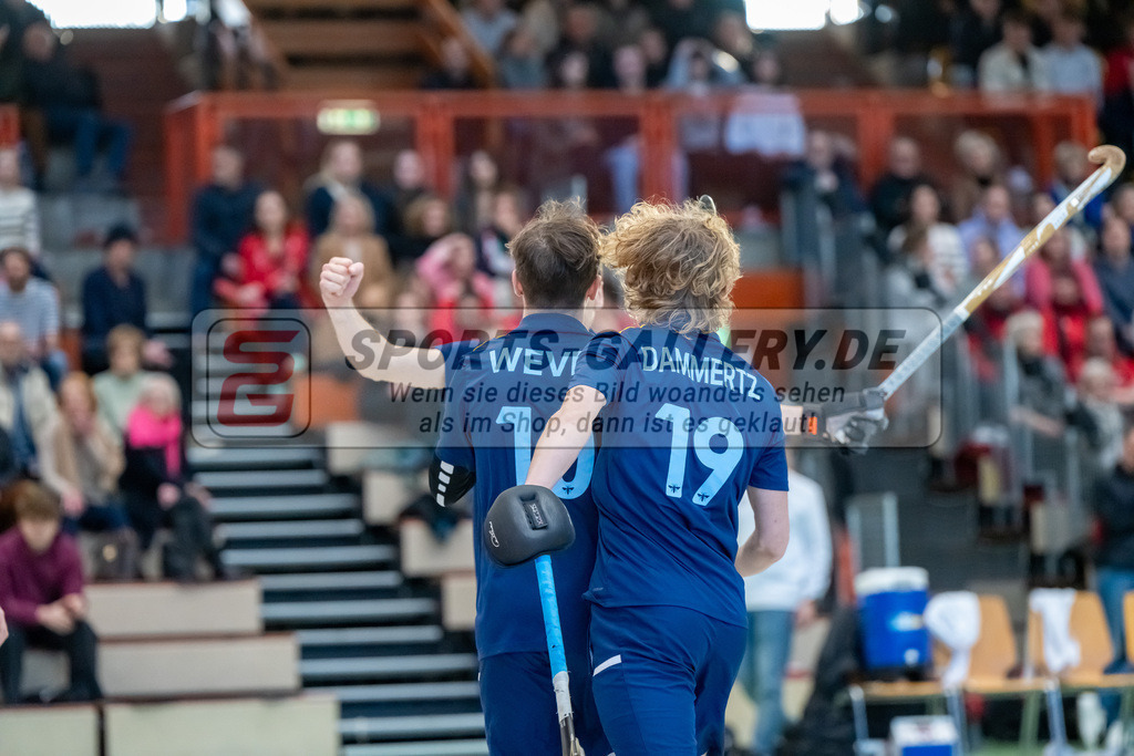 HK_20250118_101767 | 1/4 Finale 1. Bundesliga Halle Herren Crefelder HTC - Zehlendorfer Wespen am 18.1.2025 Halle Glockenspitz, Krefeld , Philip Wim Wever ( Zehlendorfer Wespen #10 ) , John Dammertz ( Zehlendorfer Wespen #19 )