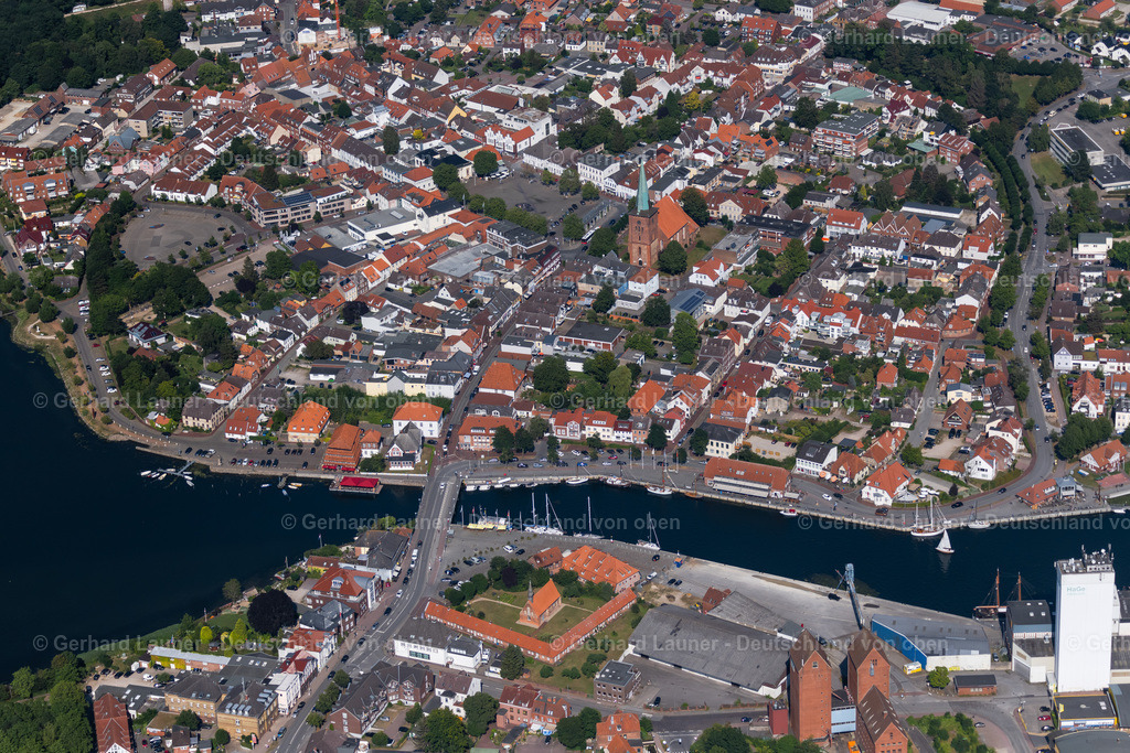 4038116 | NEUSTADT IN HOLSTEIN 07.08.2020 Stadtansicht der Altstadt am Meeres-Küstenbereich in Neustadt in Holstein im Bundesland Schleswig-Holstein, Deutschland. // City view of the old town at the seaside coastal area in Neustadt in Holstein in the state Schleswig-Holstein, Germany. Foto: Gerhard Launer