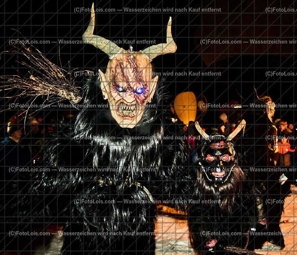 ALP5127_Nacht der Ballone_Gaminger Oetscherteufeln | NACHT DER BALLONE in Lackenhof am Ötscher, Sa 28. Dezember 2024.Mit einer Schauübung der Bergrettung Lackenhof, dem Ballonclub Ötscherland und den Gaminger Ötscherteufeln unter Zusammenarbeit mit der FF Lackenhof, dem Musikverein, dem Pensionistenverband, dem CampingClub, der Schirmbar und Konditorei Czihak, der Fuchswaldhütte und der Pizzeria Venezia, die für die Verköstigung sorgten, sowie der Ötscherliftgesellschaft, der Gemeinde Gaming und dem Ötscher-Tourismusverband.