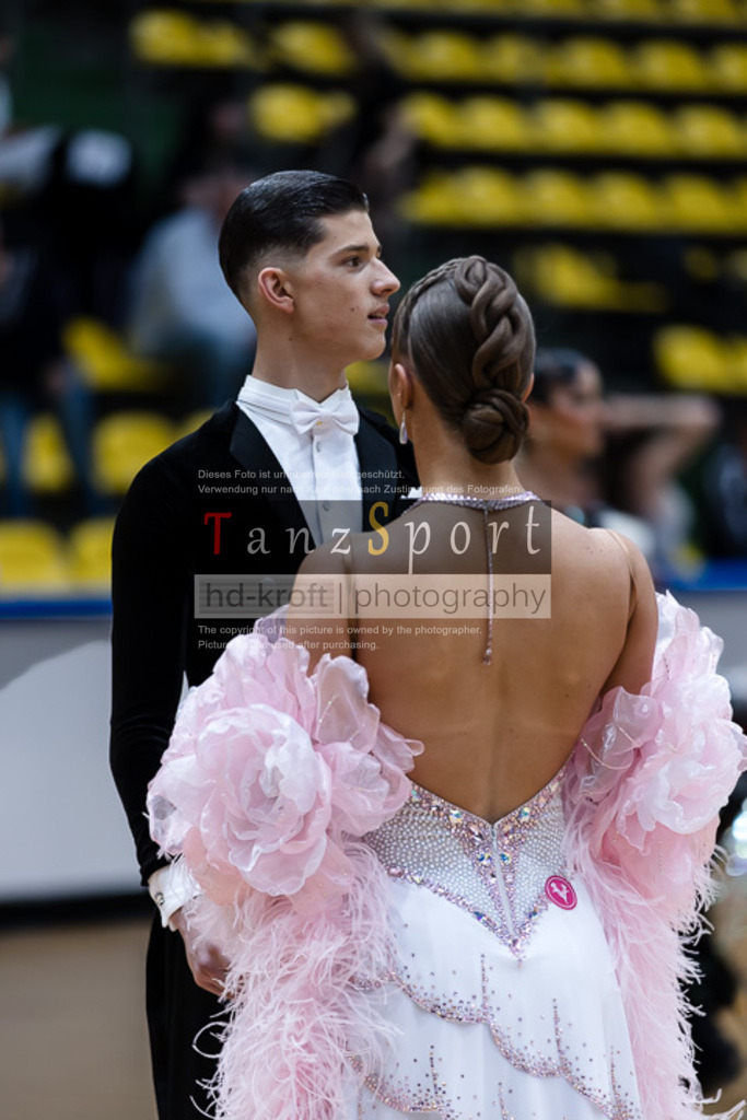 20250517_HessenTanzt_WDSF_IntOpen_Std_1425 | Tanzsportbilder, Standardtanz, Lateintanz, WDSF, DTV, LTVB, dancecomp, goc, hessen tanzt, blaues band der spree, walzer, tango, wiener walzer, slowfox, quickstepp, samba, rumba, cha-cha-cha, paso doble. jive, hd-kroft photography, turniertanzsport