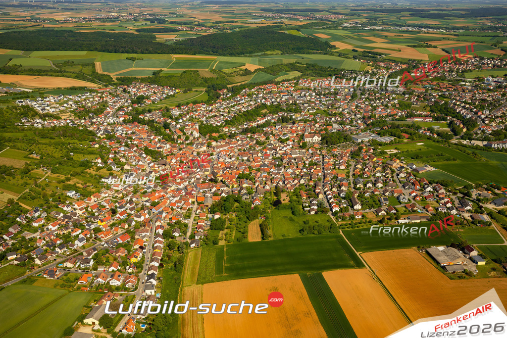 Das Luftbild zeigt  Rimpar - Die Luftaufnahme wurde 2023 vom UL-Flugzeug aus erstellt ( keine Drohne ) - Hochauflösende Luftaufnahme - Für grossformatige Ausdrucke geeignet. Die Geschenkidee !Mit Lizenz und Bildrechte bestellbar
