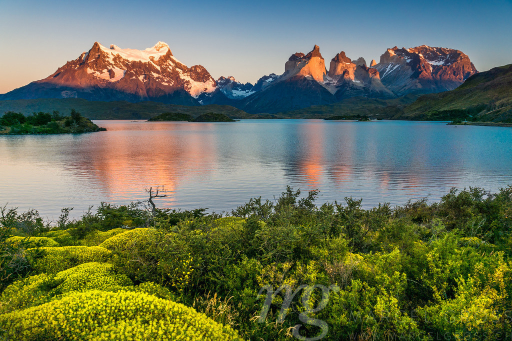 patagonia sunrise | sunrise on a untypically calm morning in Patagonia - Realisiert mit Pictrs.com