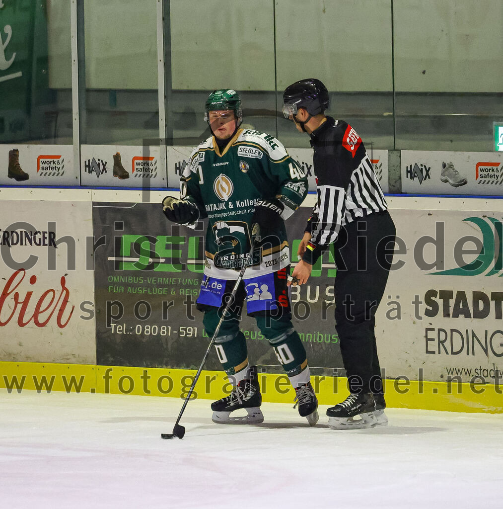 2026-02-15_083_TSV_Erding_gegen_EC_Peiting | Erding, Deutschland, 15.02.2026:Eishockey, Oberliga Süd 2025 / 2026, 47. Spieltag, TSV Erding gegen EC Peiting, Endergebnis: 4:5Dennis Miller (Erding Gladiators, #40)Foto: Christian Riedel / fotografie-riedel.net