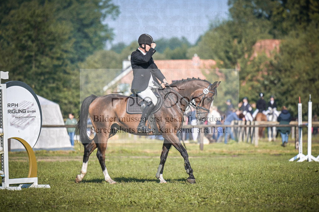 DOS_0704 | Entdecke hochwertige Reitturnierfotos von Foto Oger. Professionell, emotional und authentisch – jetzt Lieblingsmomente im Shop bestellen.Deutschlandweite Turnierfotografie. - Realisiert mit Pictrs.com