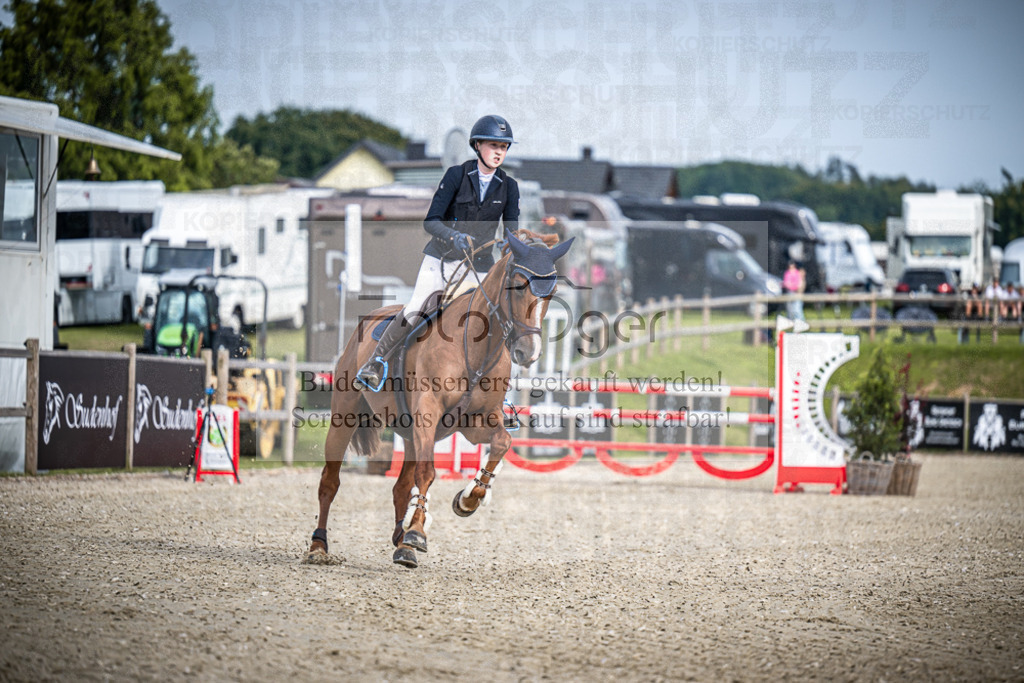 DOS_3958 | Entdecke hochwertige Reitturnierfotos von Foto Oger. Professionell, emotional und authentisch – jetzt Lieblingsmomente im Shop bestellen.Deutschlandweite Turnierfotografie. - Realisiert mit Pictrs.com