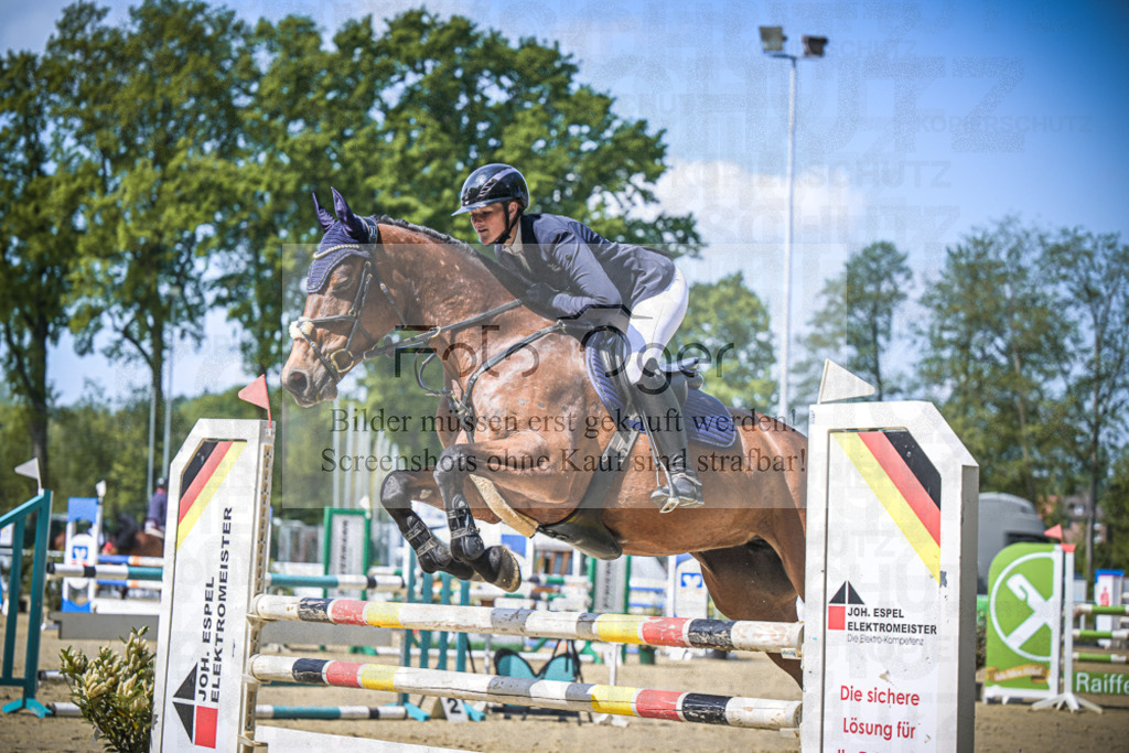 DOS_7836 | Entdecke hochwertige Reitturnierfotos von Foto Oger. Professionell, emotional und authentisch – jetzt Lieblingsmomente im Shop bestellen.Deutschlandweite Turnierfotografie. - Realisiert mit Pictrs.com