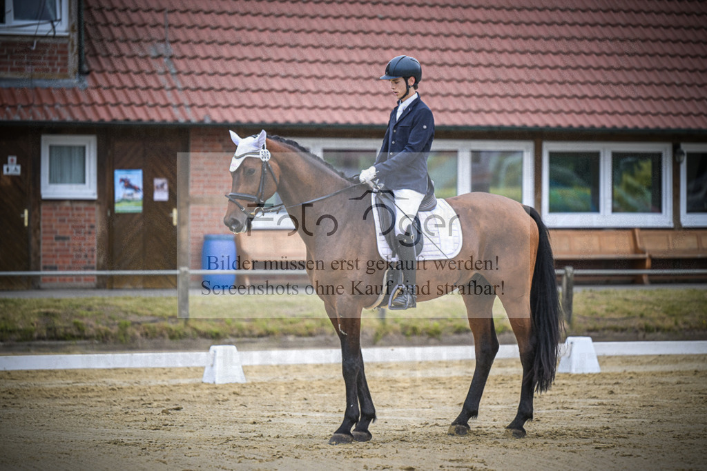 DOS_2105 | Entdecke hochwertige Reitturnierfotos von Foto Oger. Professionell, emotional und authentisch – jetzt Lieblingsmomente im Shop bestellen.Deutschlandweite Turnierfotografie. - Realisiert mit Pictrs.com