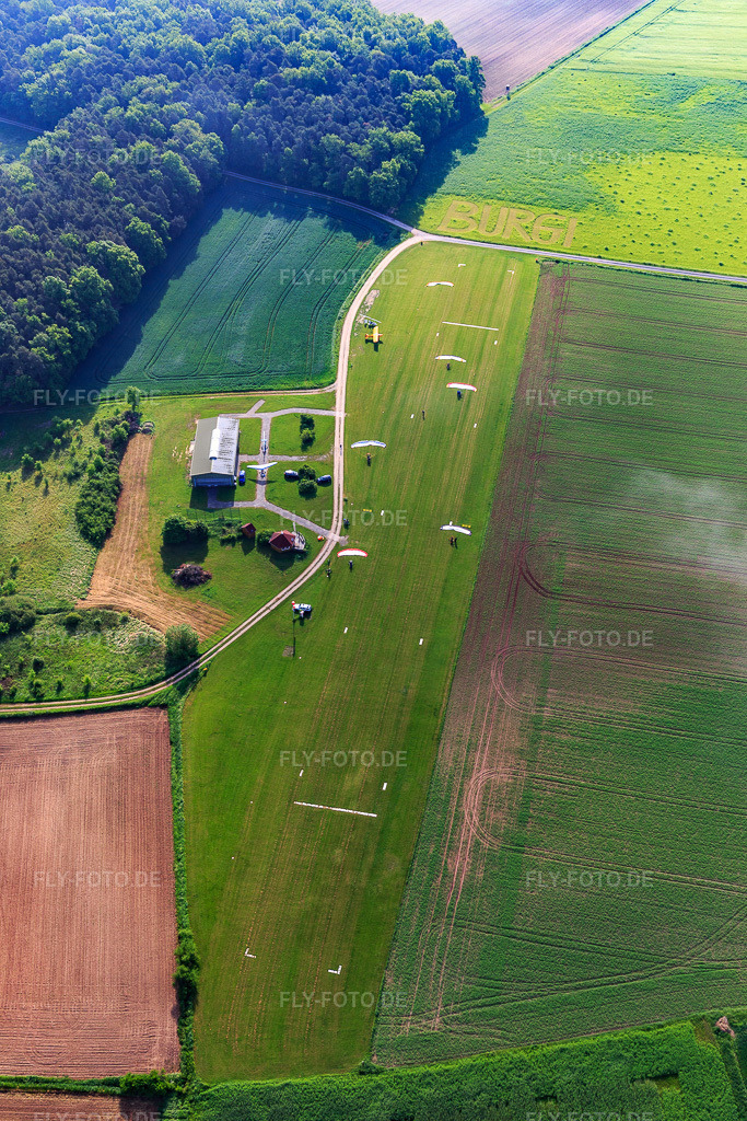 Luftbild: UL Flugplatz Burgebrach im Ortsteil Grasmannsdorf in Burgebrach im Bundesland Bayern in Deutschland. Foto: IMG_099781.jpg vom 25.05.2017 durch Werner Riehm/FLY-FOTO.deWartungsmodus