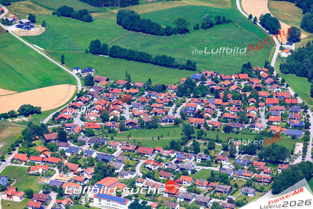 Die Luftaufnahme der Stadt Neuhausen wurde 2017 vom Flugzeug heraus erstellt ( keine Drohne )- hohe Auflösung für beste Qualität