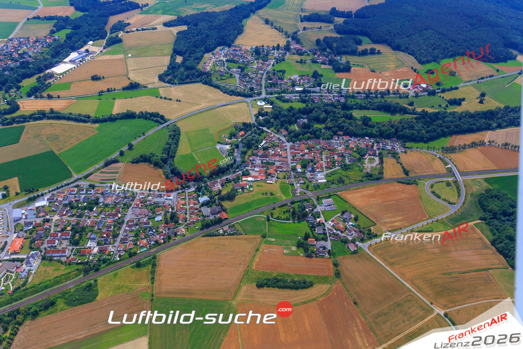 Die Luftaufnahme Oberlangenstadt - Küps wurde vom UL-Flugzeug (keine Drohne) aus fotografiert.Hohe Druck- Auflösung-die Geschenkidee!