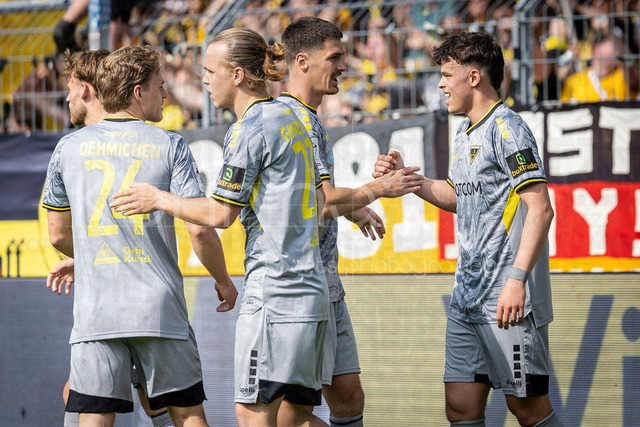 German 3rd Division, Viktoria Koeln vs. Alemannia Aachen, 10.05.2026 | KOELN, GERMANY - MAY 10, 2026: Faton Ademi (Alemannia Aachen, 36) celebrates scoring his team's first goal with teammates during the 3rd division match on gameday 37 between Viktoria Koeln vs. Alemannia Aachen at the Sportpark Hoehenberg on May 10, 2026 in Koeln, Germany. DFL REGULATIONS PROHIBIT ANY USE OF PHOTOGRAPHS AS IMAGE SEQUENCES AND/OR QUASI-VIDEO.