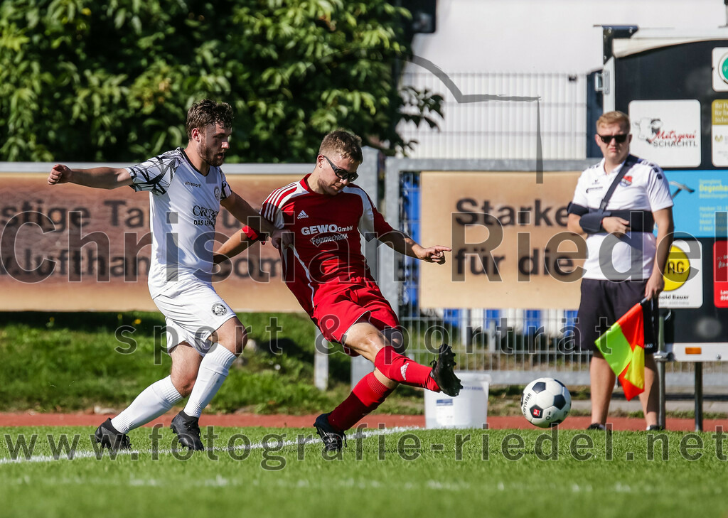 2023-09-09_058_FC_Herzogstadt_II_gegen_SG_Hoerlkofen_Woerth | Erding, Deutschland, 09.09.2023:
Fußball, A-Klassel 2023 / 2024, 6. Spieltag, FC Herzogstadt II gegen SG Hörlkofen/Wörth, Endergebnis: 1:2

Maximilian Huber (FC Herzogstadt, #2), Valentin Haimmerer (SG Hörlkofen/Wörth, #2)

Foto: Christian Riedel / fotografie-riedel.net