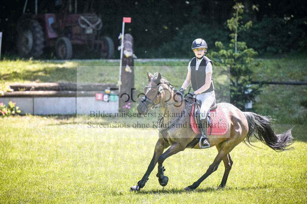 DOS_4992 | Entdecke hochwertige Reitturnierfotos von Foto Oger. Professionell, emotional und authentisch – jetzt Lieblingsmomente im Shop bestellen. - Realisiert mit Pictrs.com