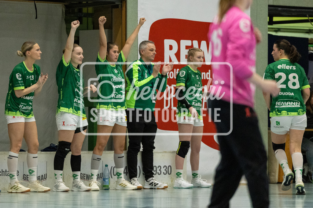 Vechta_Blomberg-40 | Nele Wessels (13, SC SFN Vechta) Femke Veltmann (6, SC SFN Vechta) Theresa Beermann (8, SC SFN Vechta) Thomas Kröger (Manager, SC SFN Vechta) Thea Johanna Hülsmann (5, SC SFN Vechta) Madita Guderle (16, SC SFN Vechta) Jette Dudda (28, SC SFN Vechta) - Realisiert mit Pictrs.com