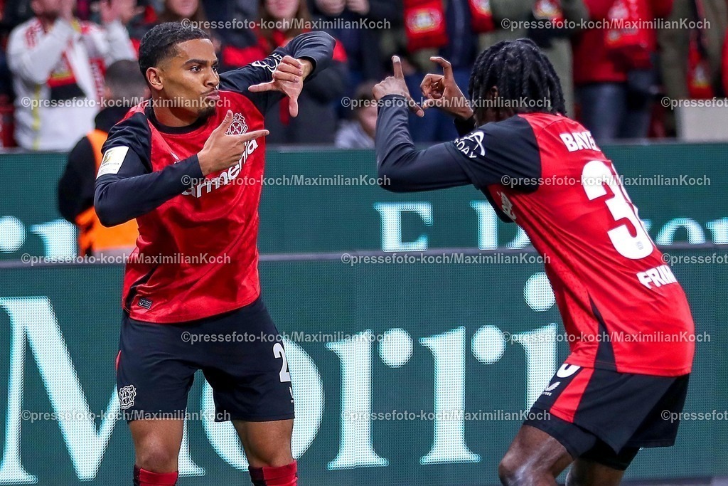 B0428032501074 | 28.03.2025, Fußball, Bayer 04 Leverkusen - VfL Bochum, 1. Fußball Bundesliga, 27. Spieltag, BayArena, Saison 2024 2025: Torjubel nach dem Tor zum 3:1 durch Torschütze Amine Adli (Bayer04 Leverkusen #21) zusammen mit Jeremie Frimpong (Bayer04 Leverkusen #30) DFB regulations prohibit any use of photographs as image sequences and or quasi-video.